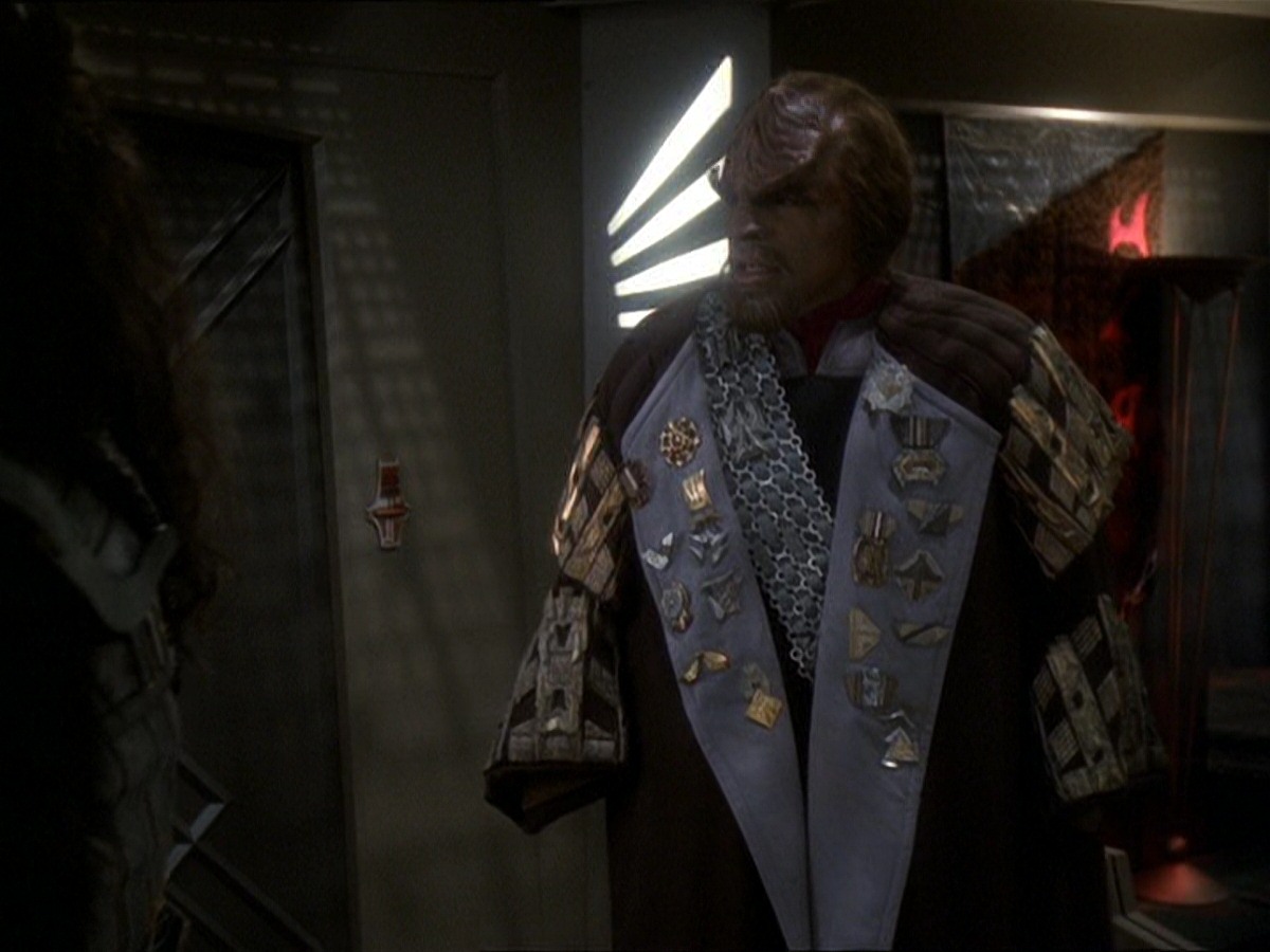 extant_StarTrek_DS9_7x22-TackingIntoTheWind_3322.jpg