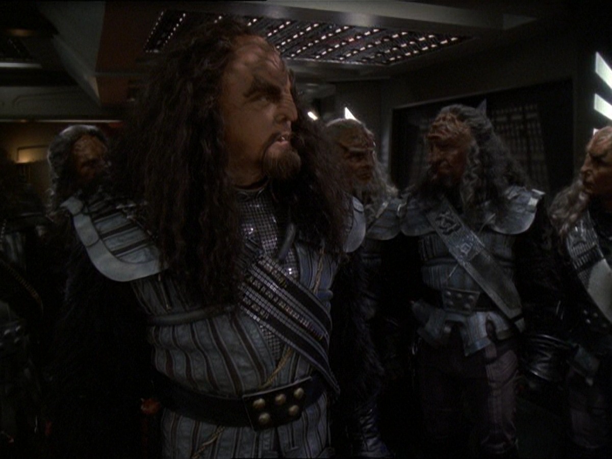 extant_StarTrek_DS9_7x22-TackingIntoTheWind_3338.jpg