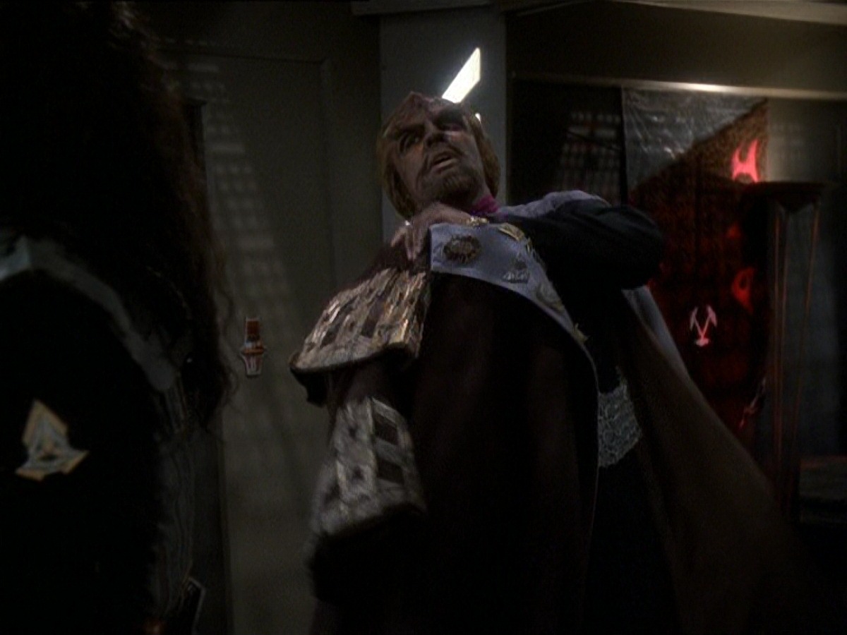 extant_StarTrek_DS9_7x22-TackingIntoTheWind_3341.jpg