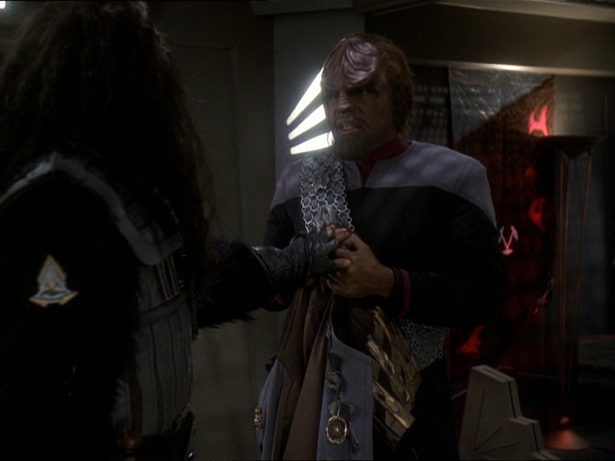 extant_StarTrek_DS9_7x22-TackingIntoTheWind_3351.jpg