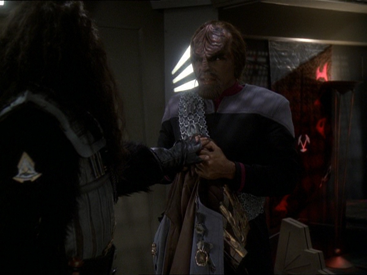 extant_StarTrek_DS9_7x22-TackingIntoTheWind_3353.jpg