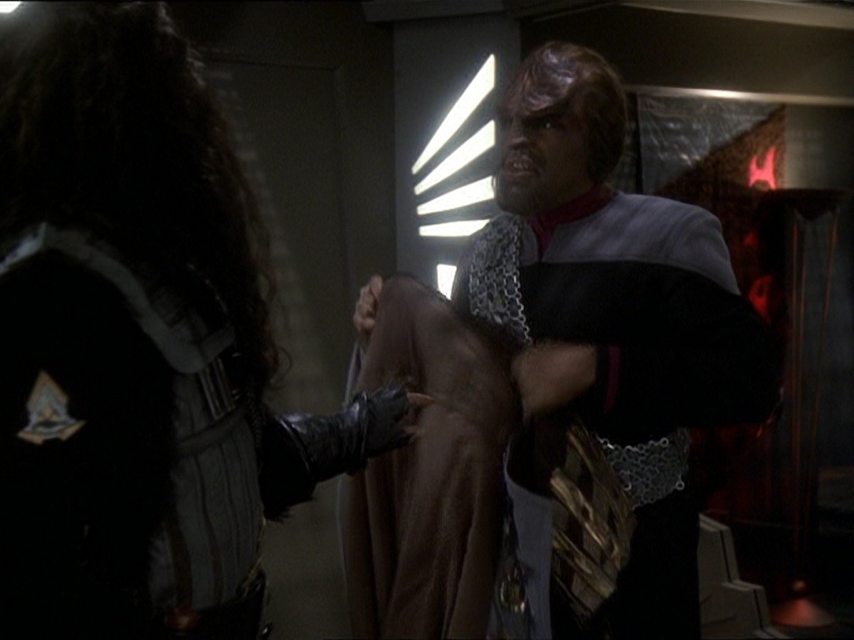 extant_StarTrek_DS9_7x22-TackingIntoTheWind_3358.jpg