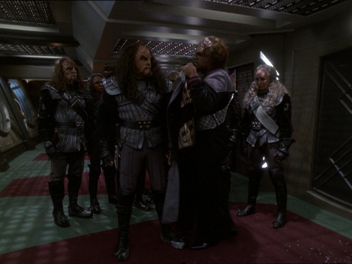 extant_StarTrek_DS9_7x22-TackingIntoTheWind_3360.jpg