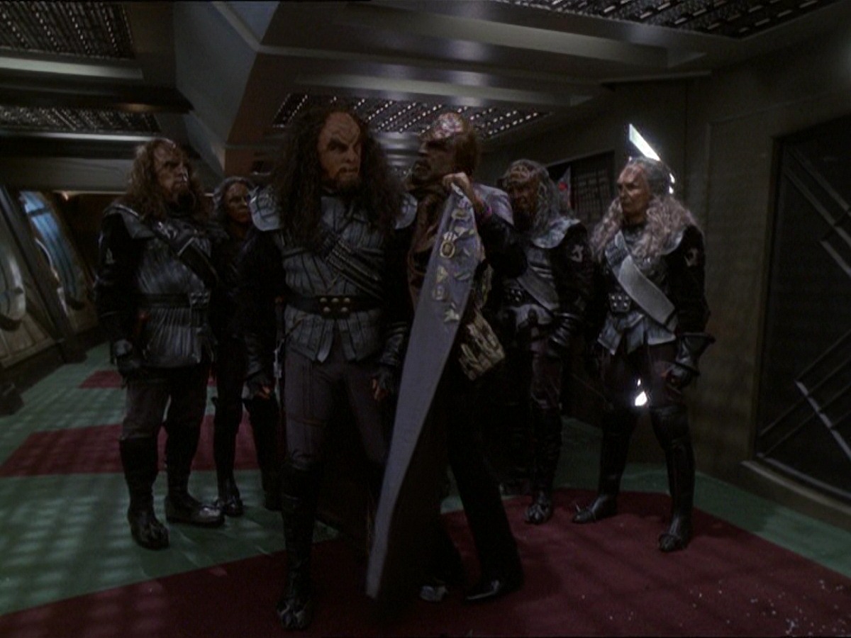extant_StarTrek_DS9_7x22-TackingIntoTheWind_3361.jpg