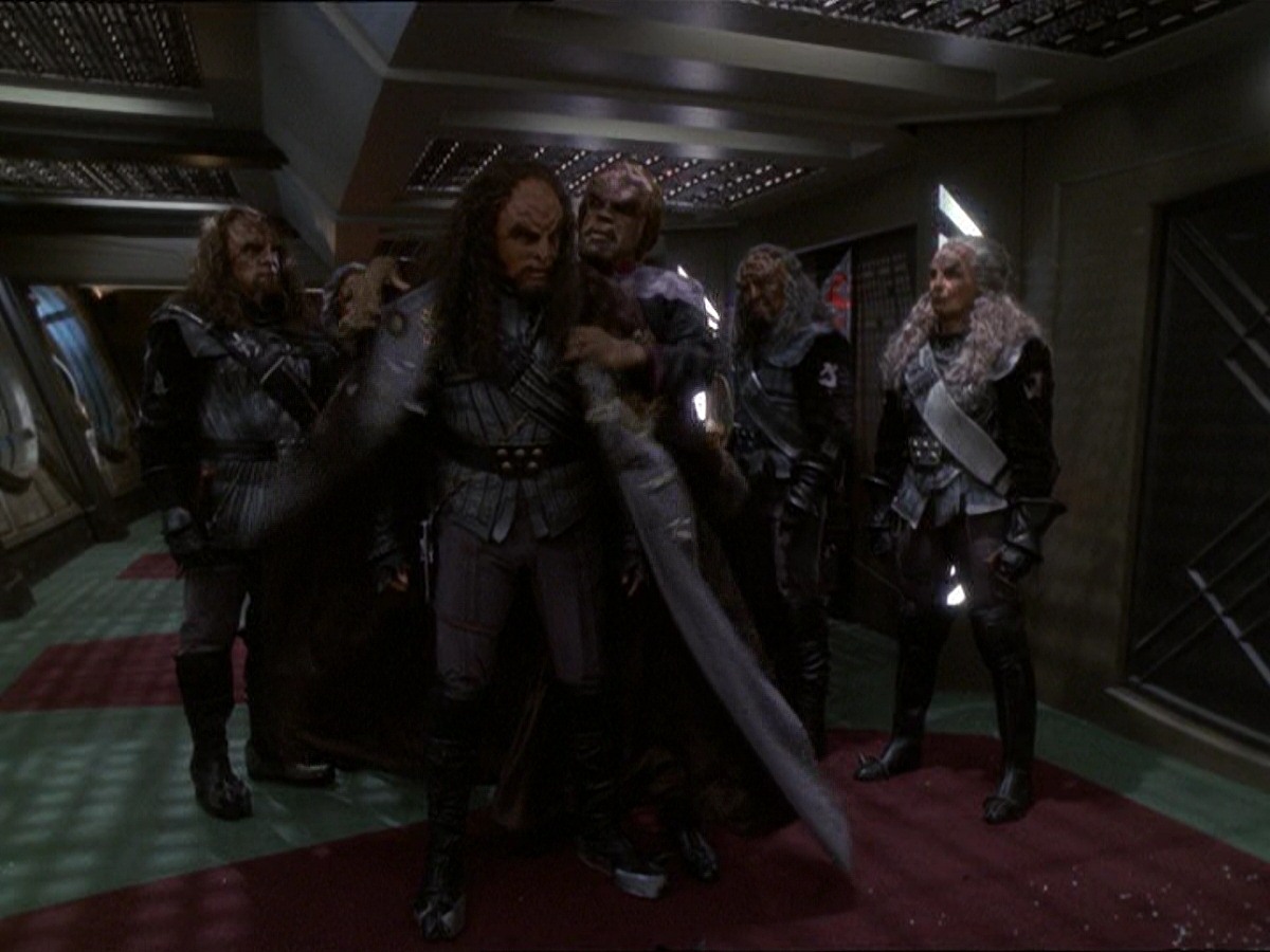 extant_StarTrek_DS9_7x22-TackingIntoTheWind_3362.jpg