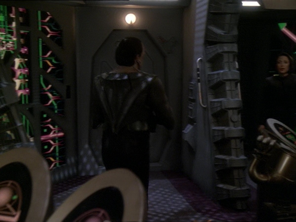 extant_StarTrek_DS9_7x22-TackingIntoTheWind_3397.jpg