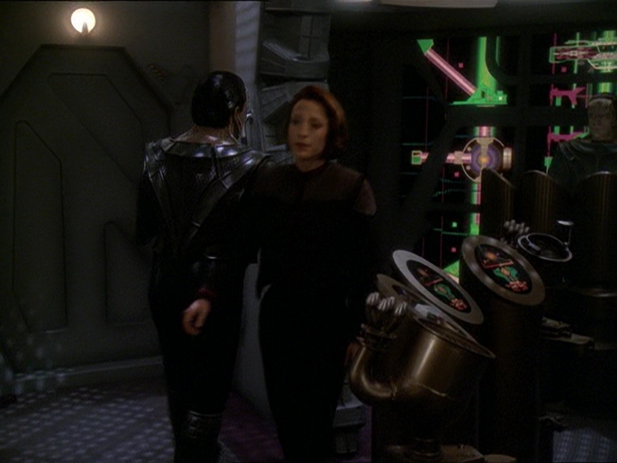 extant_StarTrek_DS9_7x22-TackingIntoTheWind_3399.jpg