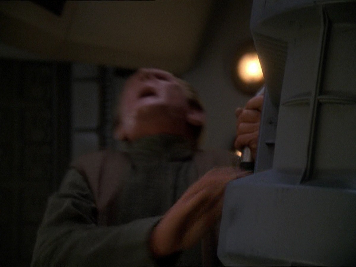 extant_StarTrek_DS9_7x22-TackingIntoTheWind_3422.jpg