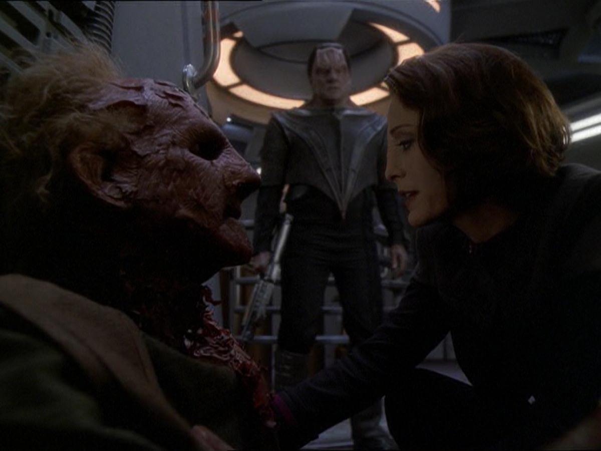 extant_StarTrek_DS9_7x22-TackingIntoTheWind_3463.jpg
