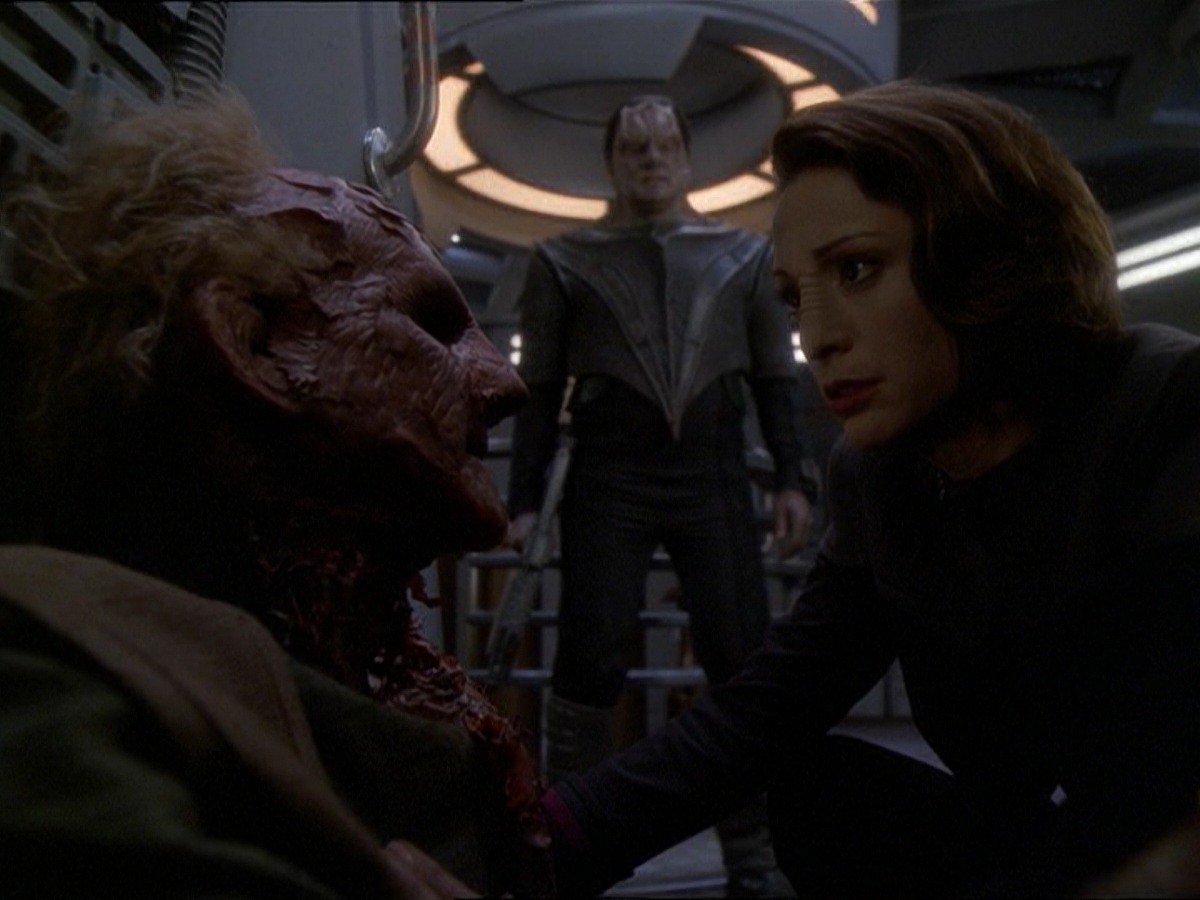 extant_StarTrek_DS9_7x22-TackingIntoTheWind_3467.jpg