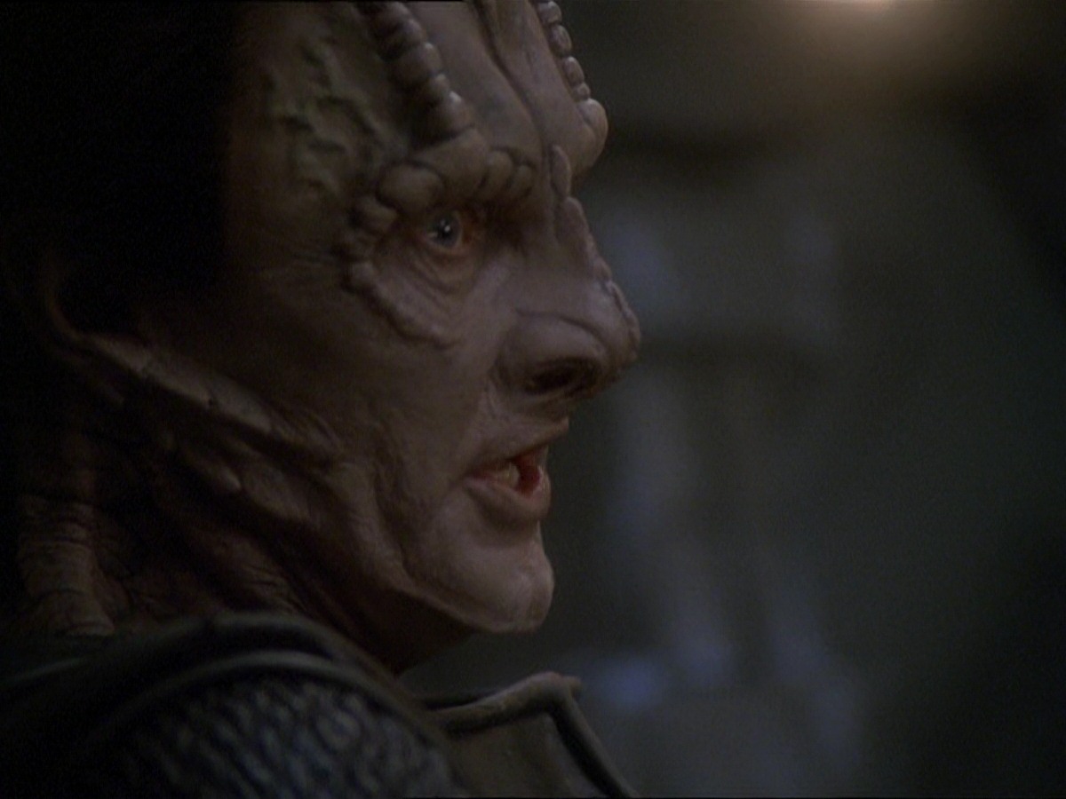 extant_StarTrek_DS9_7x22-TackingIntoTheWind_3470.jpg