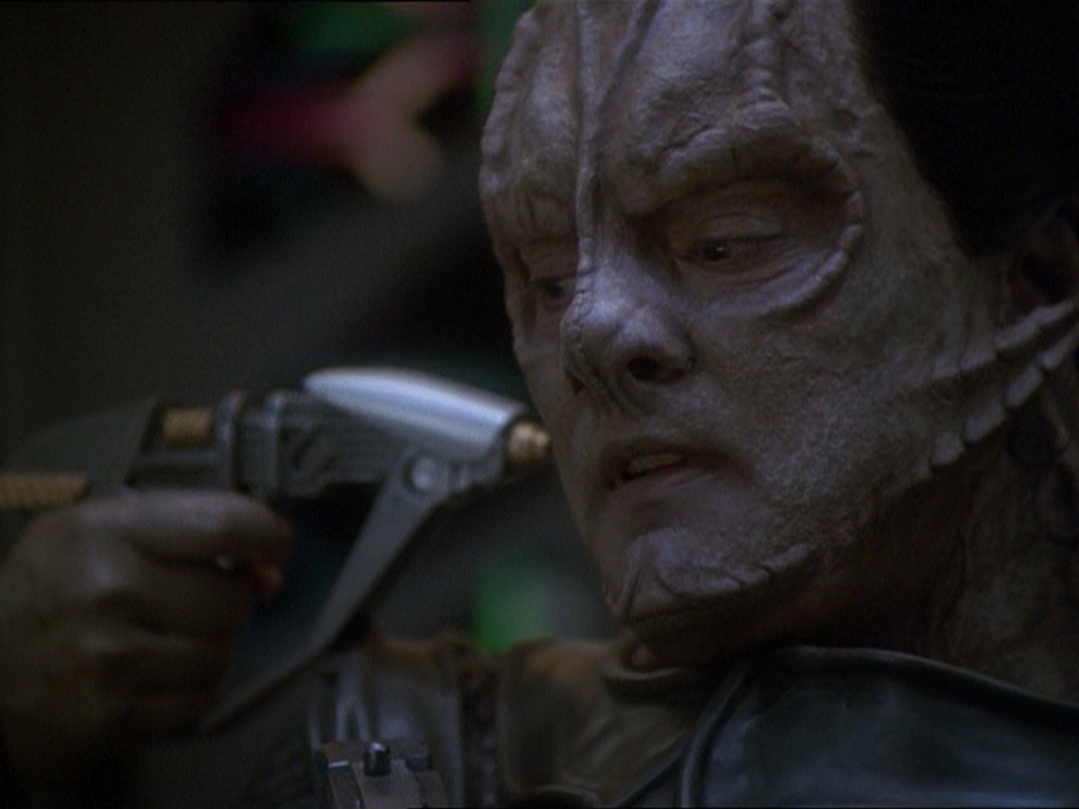 extant_StarTrek_DS9_7x22-TackingIntoTheWind_3474.jpg