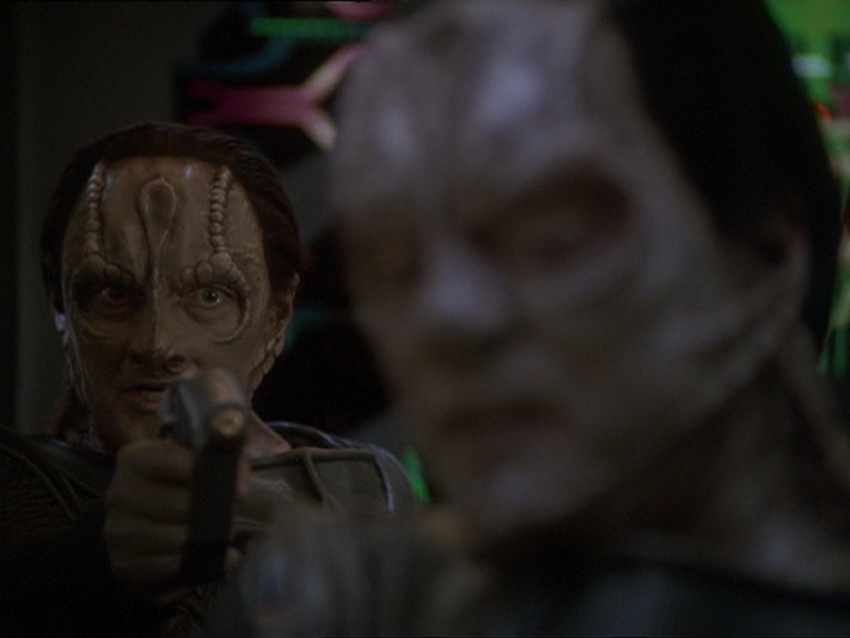 extant_StarTrek_DS9_7x22-TackingIntoTheWind_3482.jpg