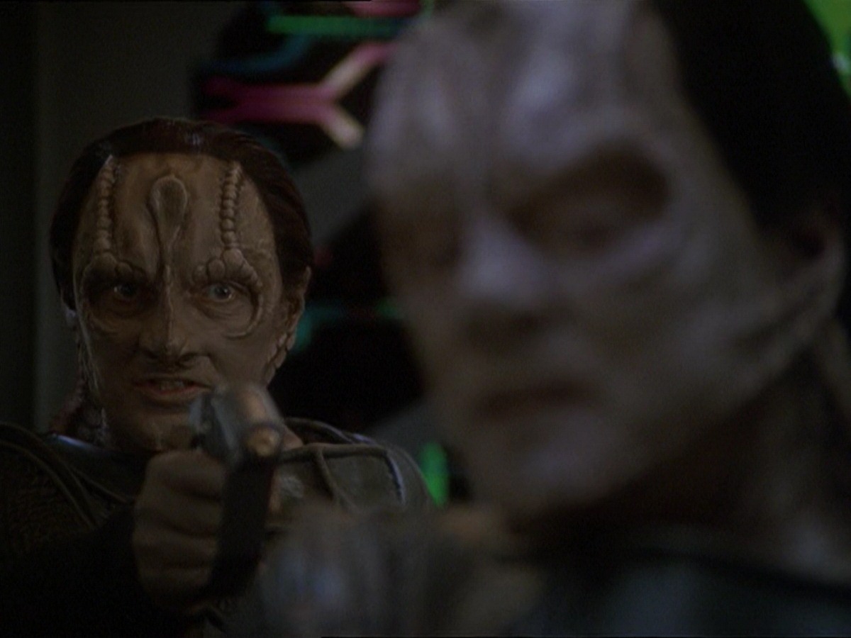 extant_StarTrek_DS9_7x22-TackingIntoTheWind_3483.jpg