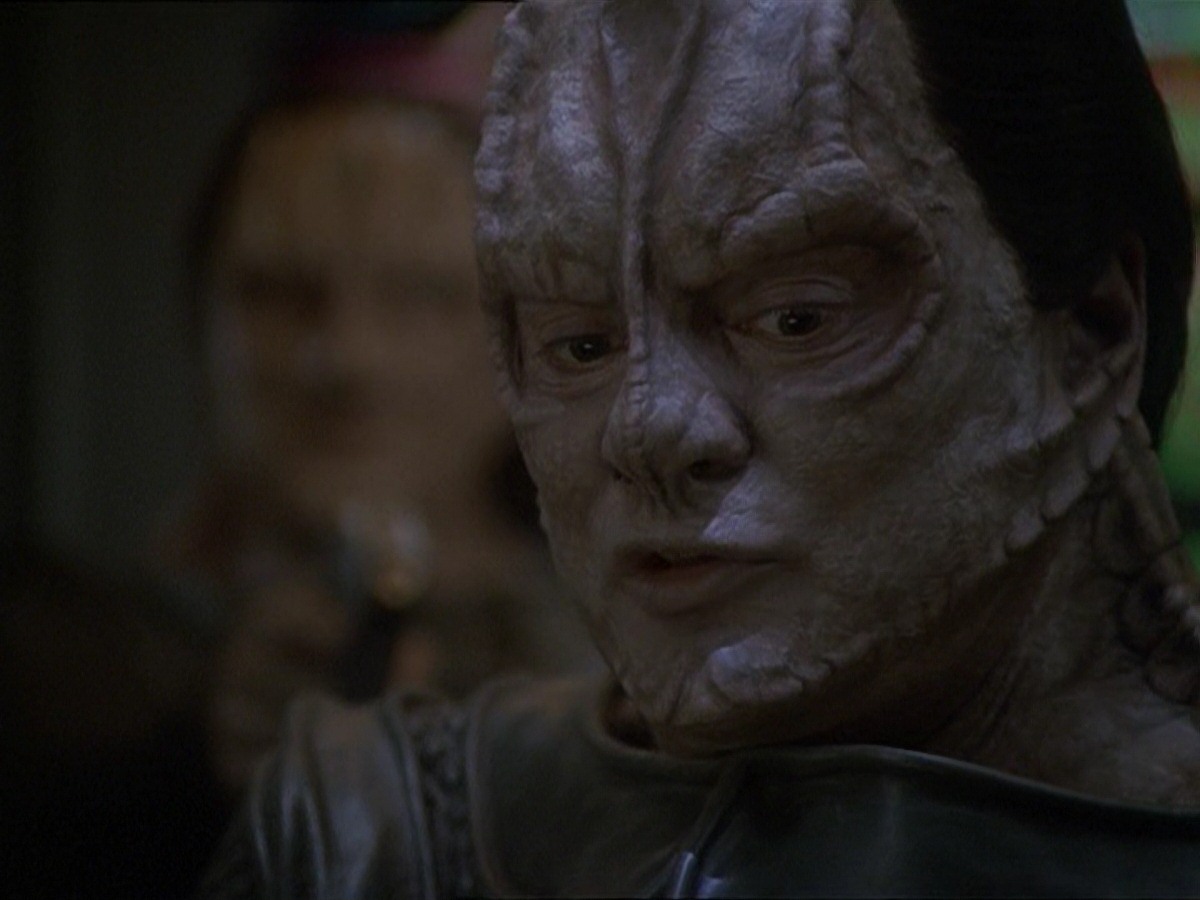 extant_StarTrek_DS9_7x22-TackingIntoTheWind_3526.jpg