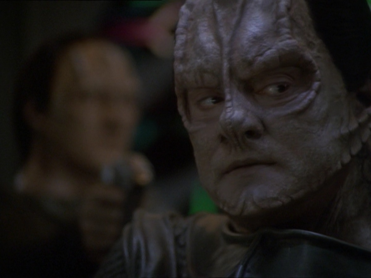 extant_StarTrek_DS9_7x22-TackingIntoTheWind_3546.jpg