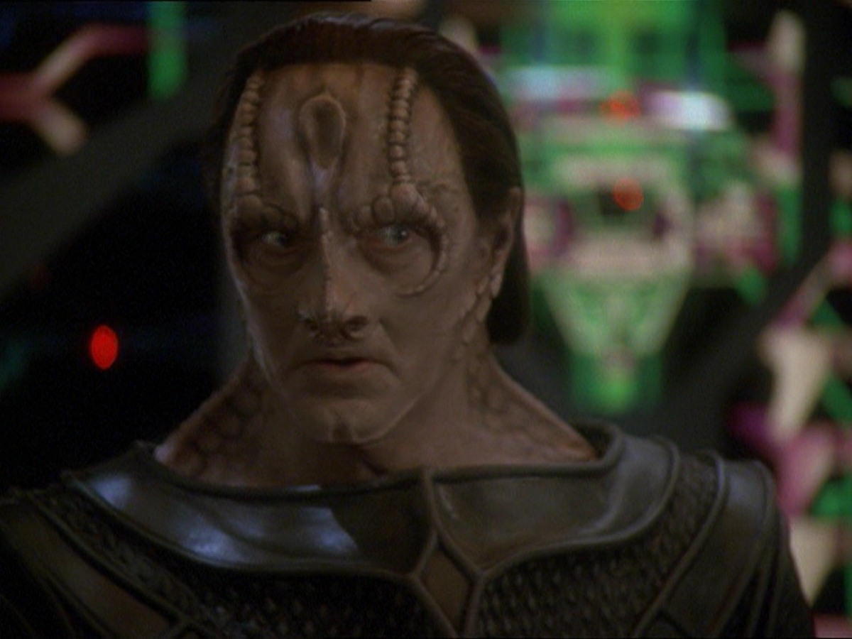 extant_StarTrek_DS9_7x22-TackingIntoTheWind_3559.jpg
