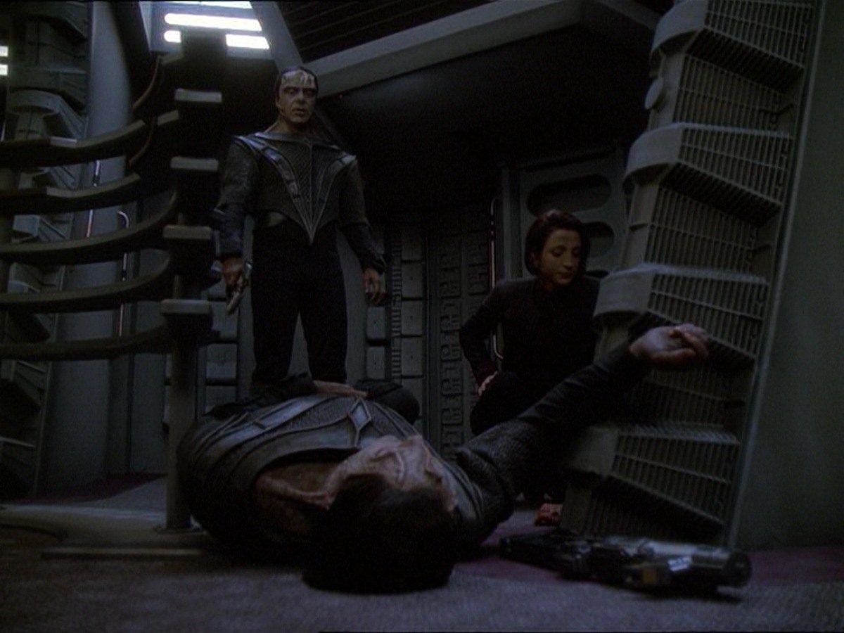 extant_StarTrek_DS9_7x22-TackingIntoTheWind_3568.jpg