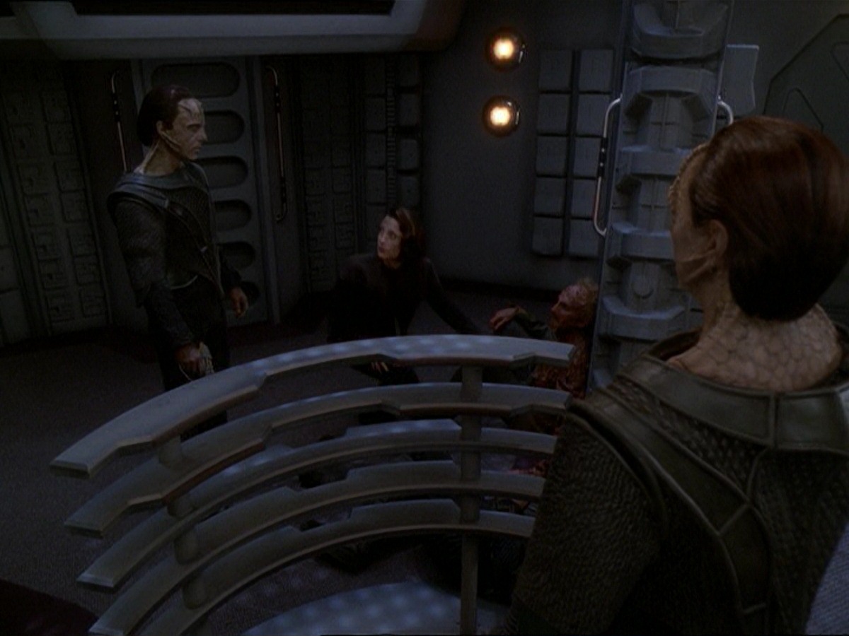 extant_StarTrek_DS9_7x22-TackingIntoTheWind_3579.jpg