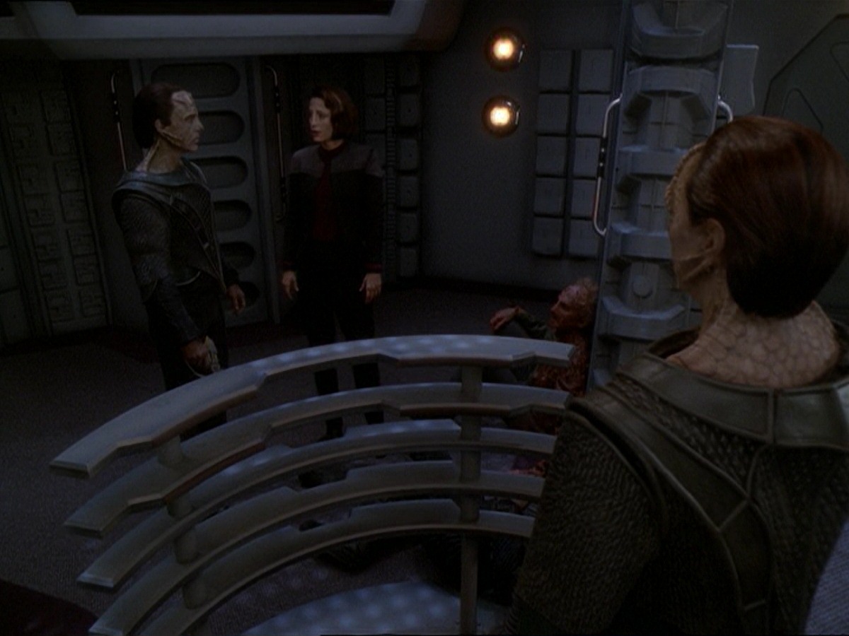 extant_StarTrek_DS9_7x22-TackingIntoTheWind_3582.jpg