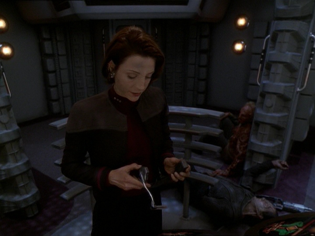 extant_StarTrek_DS9_7x22-TackingIntoTheWind_3602.jpg