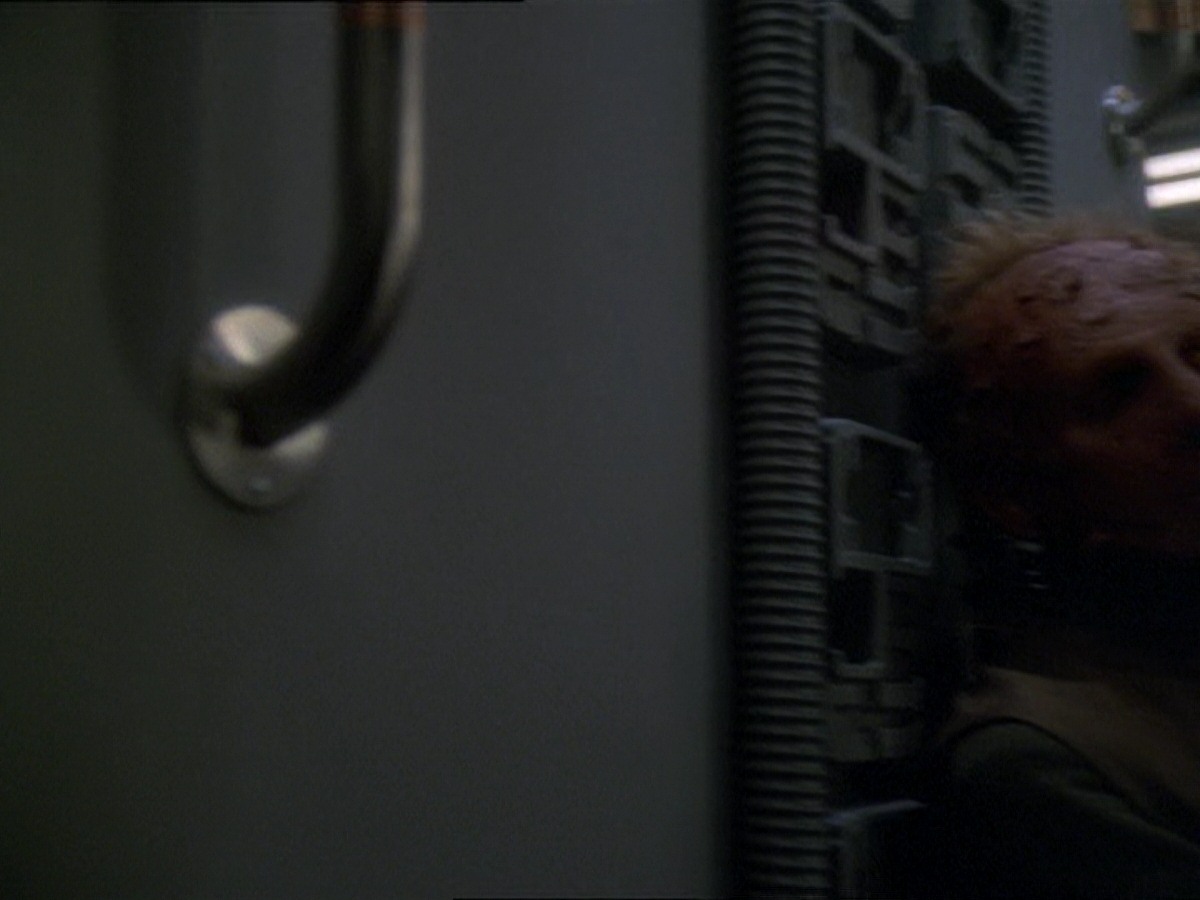 extant_StarTrek_DS9_7x22-TackingIntoTheWind_3631.jpg