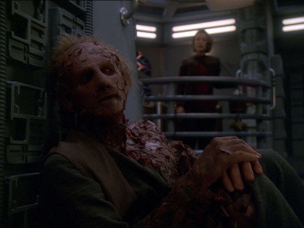 extant_StarTrek_DS9_7x22-TackingIntoTheWind_3638.jpg