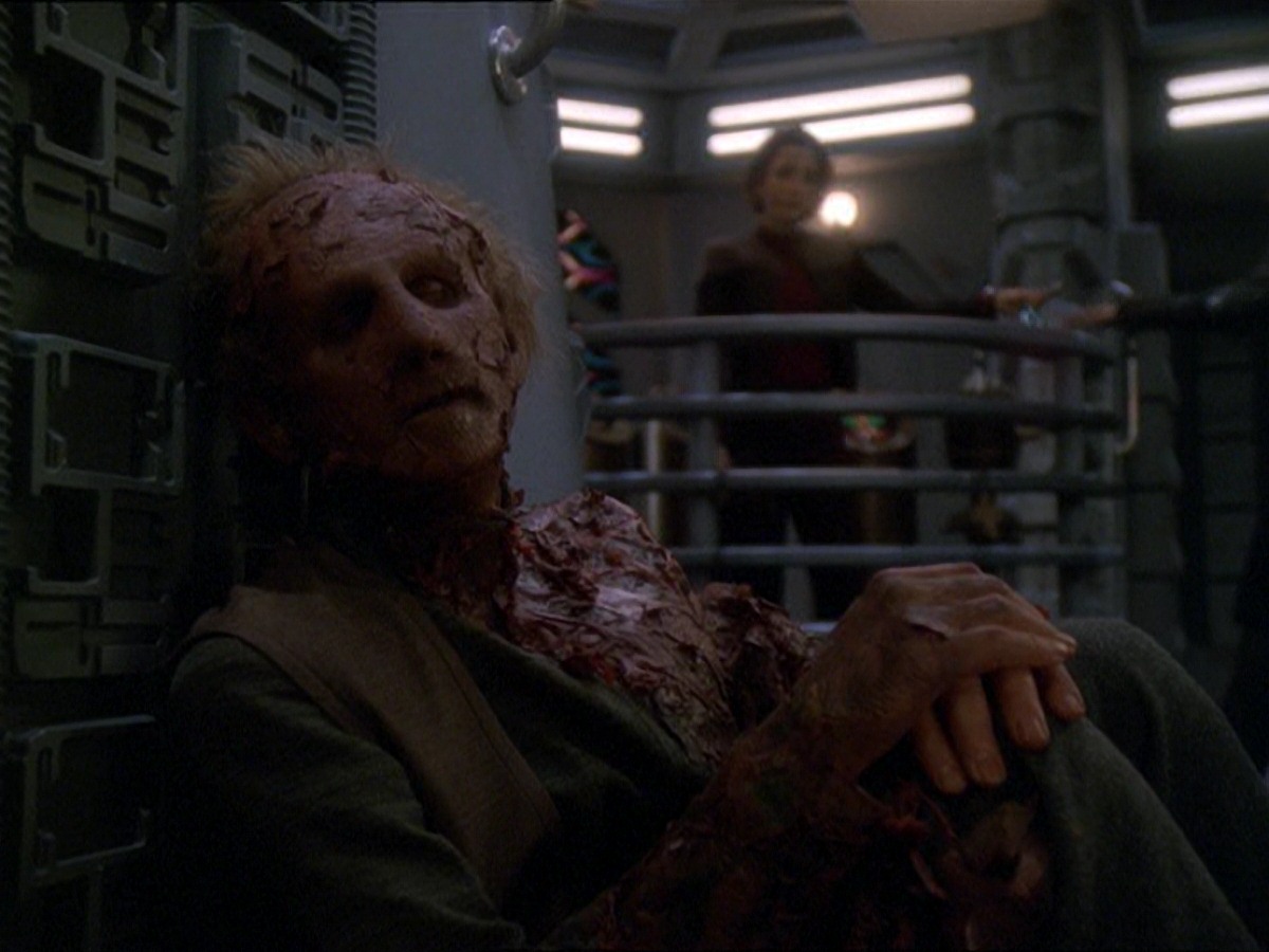 extant_StarTrek_DS9_7x22-TackingIntoTheWind_3646.jpg