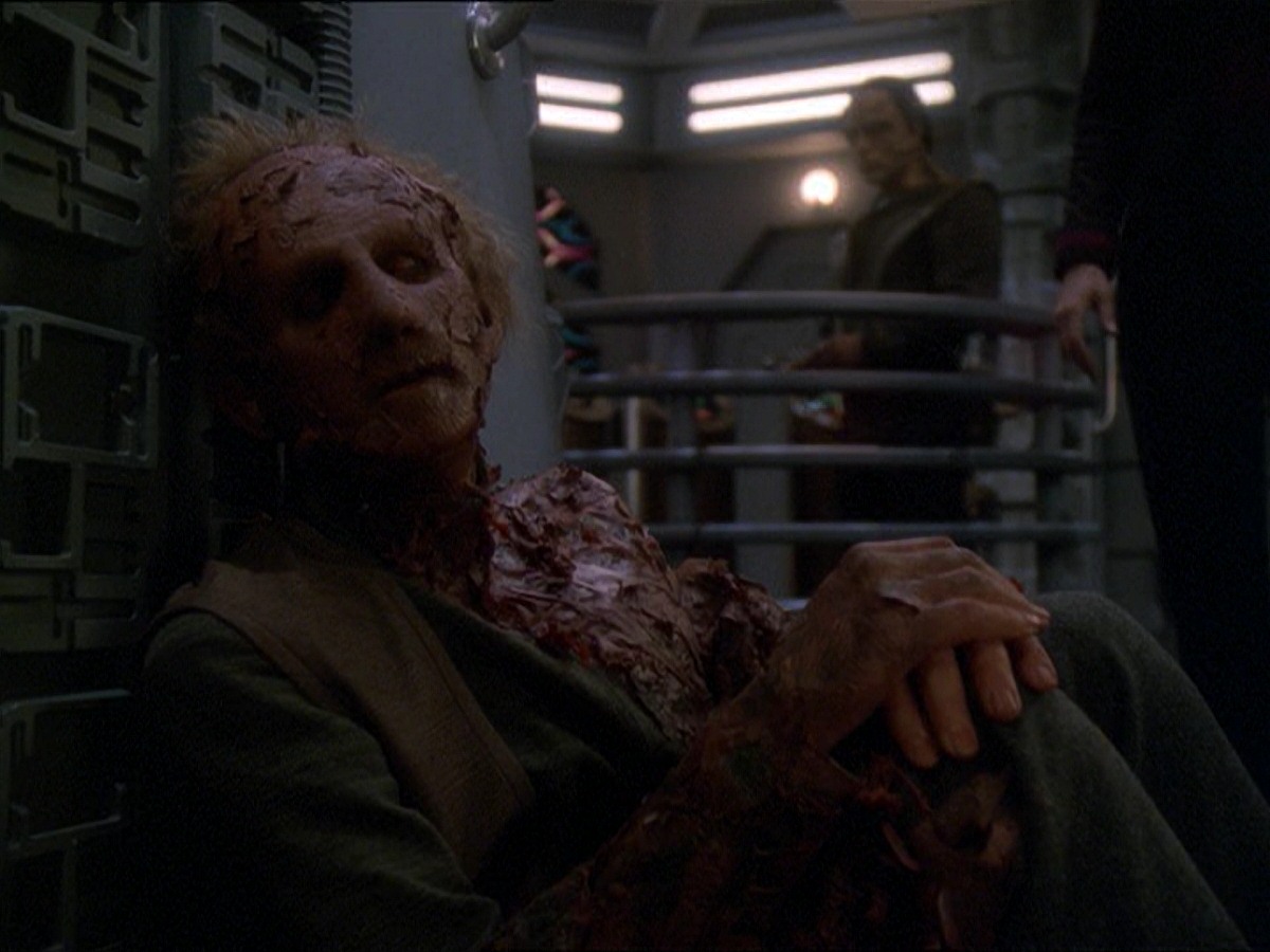 extant_StarTrek_DS9_7x22-TackingIntoTheWind_3654.jpg