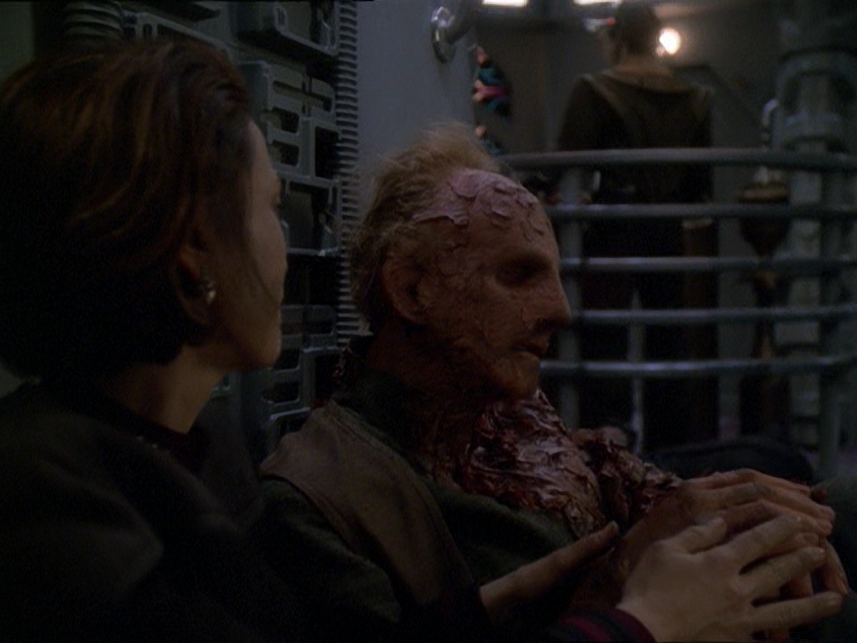 extant_StarTrek_DS9_7x22-TackingIntoTheWind_3664.jpg