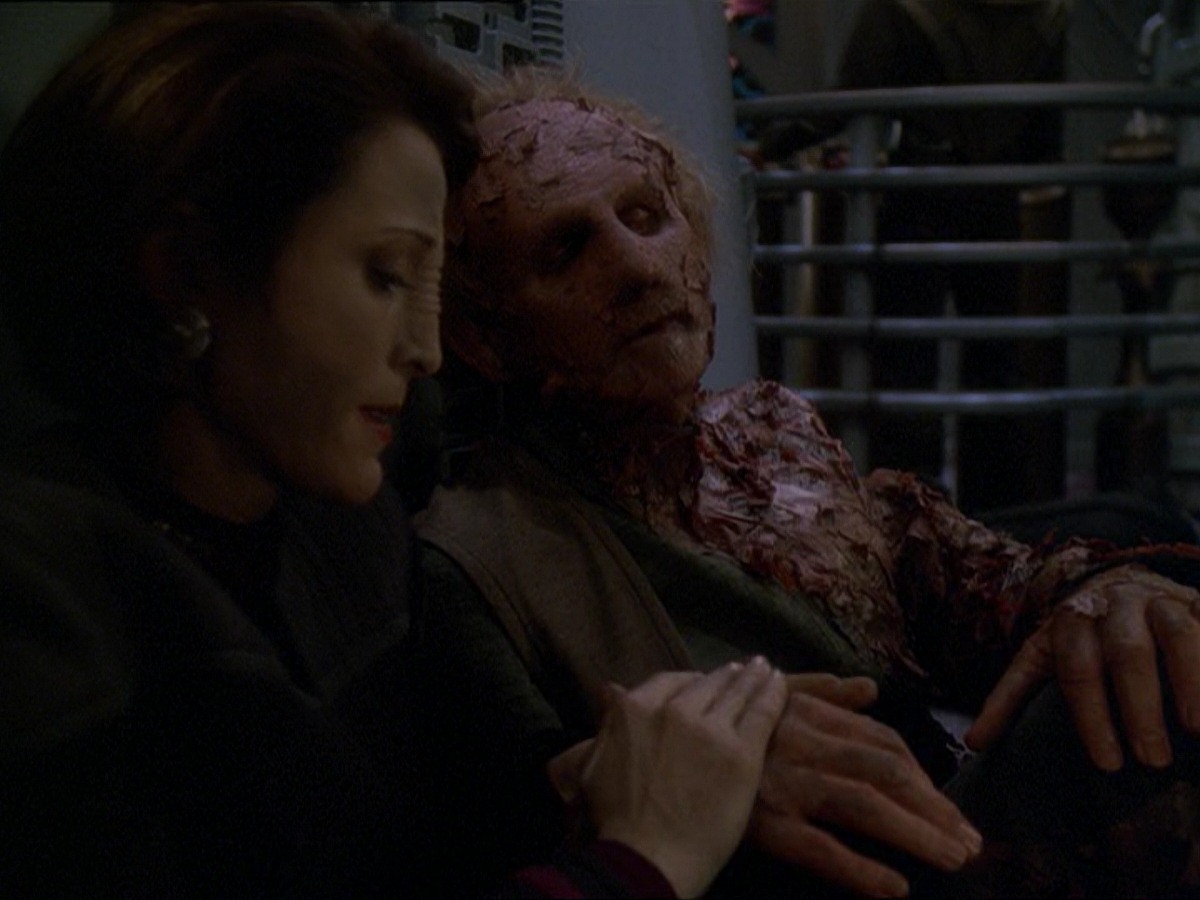 extant_StarTrek_DS9_7x22-TackingIntoTheWind_3671.jpg