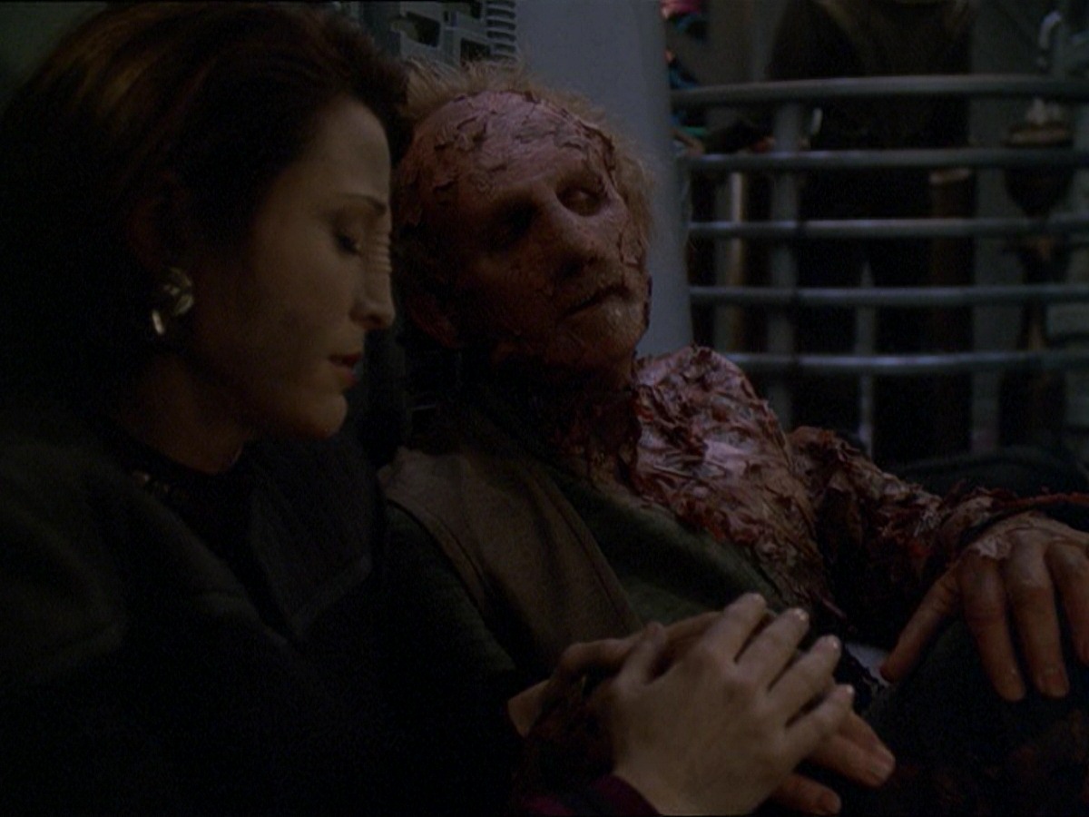 extant_StarTrek_DS9_7x22-TackingIntoTheWind_3674.jpg