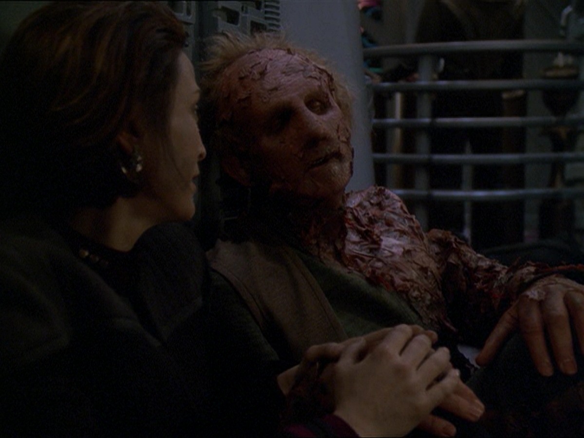 extant_StarTrek_DS9_7x22-TackingIntoTheWind_3676.jpg