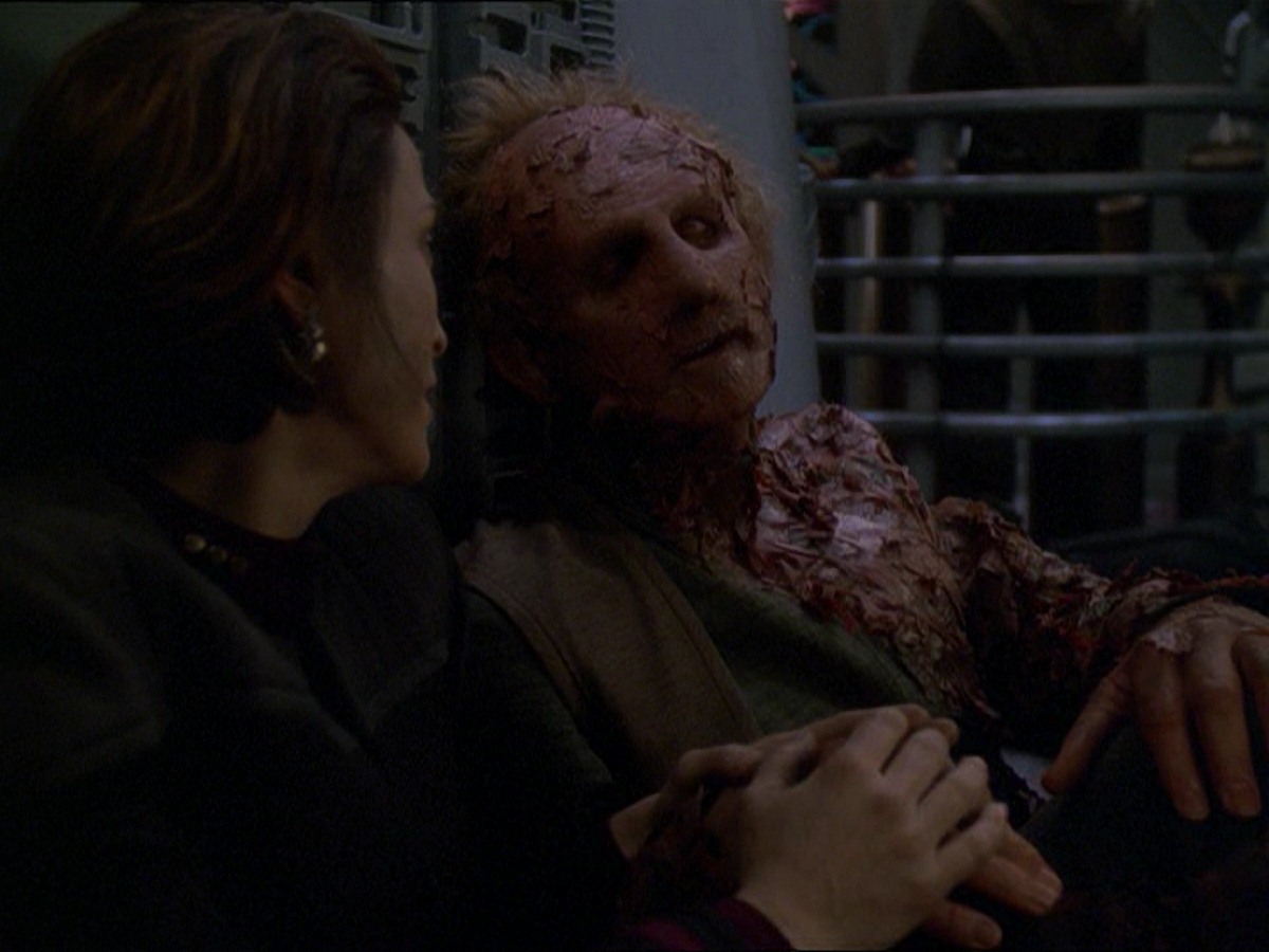 extant_StarTrek_DS9_7x22-TackingIntoTheWind_3679.jpg