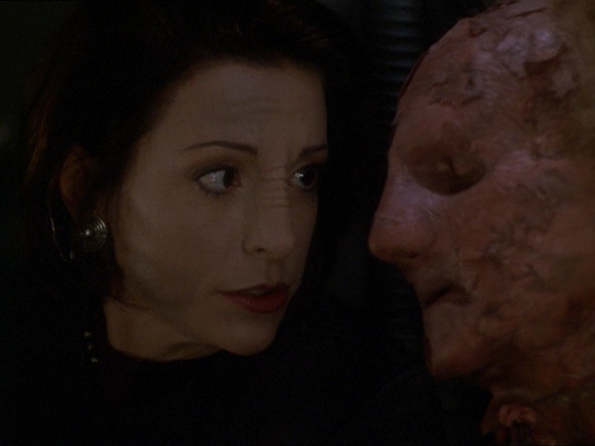 extant_StarTrek_DS9_7x22-TackingIntoTheWind_3695.jpg