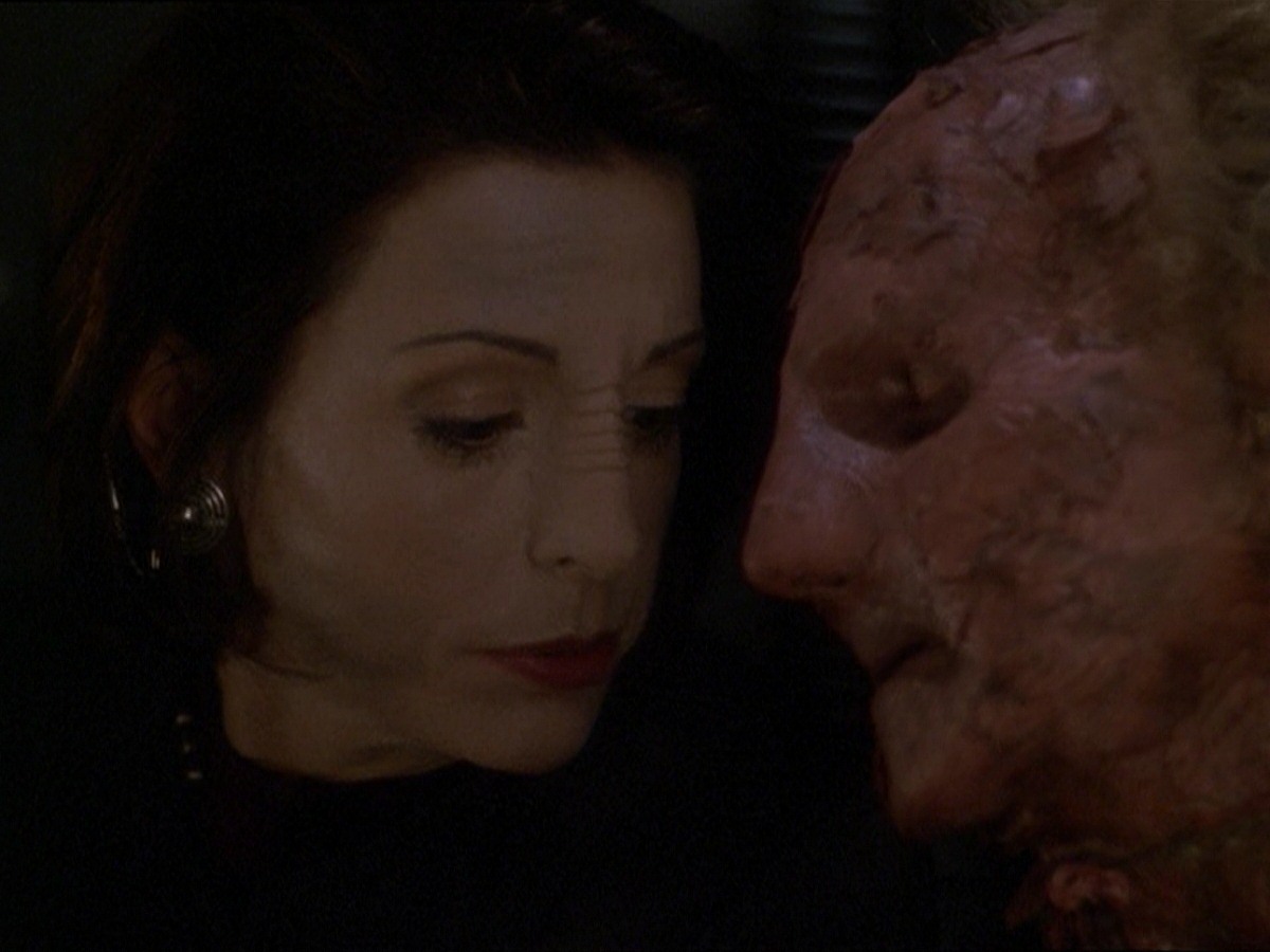 extant_StarTrek_DS9_7x22-TackingIntoTheWind_3696.jpg
