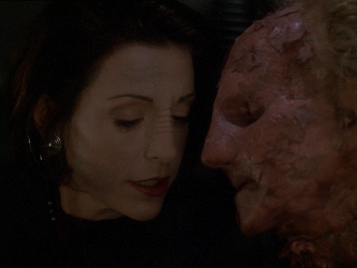 extant_StarTrek_DS9_7x22-TackingIntoTheWind_3697.jpg