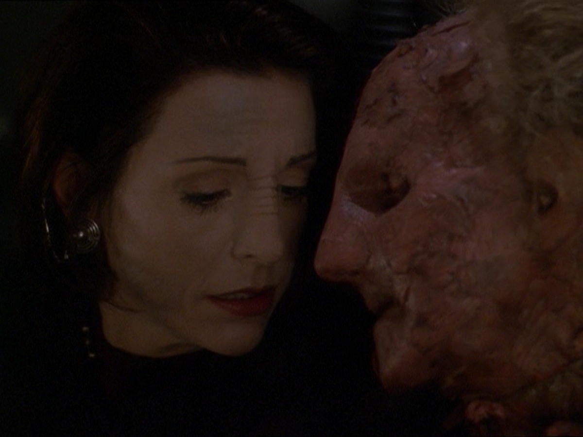 extant_StarTrek_DS9_7x22-TackingIntoTheWind_3702.jpg