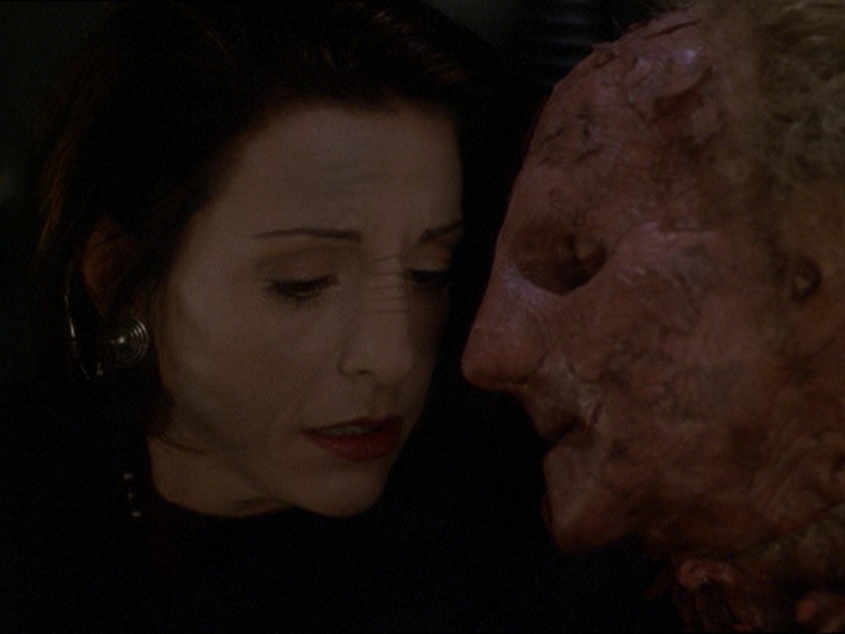 extant_StarTrek_DS9_7x22-TackingIntoTheWind_3703.jpg