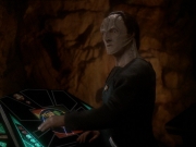 extant_StarTrek_DS9_7x22-TackingIntoTheWind_0179.jpg