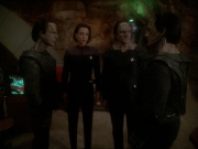 Filename=extant_StarTrek_DS9_7x22-TackingIntoTheWind_1189.jpg
Filesize=151KiB
Dimensions=1200x900
Date added=Jan 22, 2020 extant_StarTrek_DS9_7x22-TackingIntoTheWind_1189.jpg