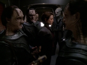 extant_StarTrek_DS9_7x22-TackingIntoTheWind_2443.jpg