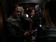 extant_StarTrek_DS9_7x22-TackingIntoTheWind_2445.jpg
