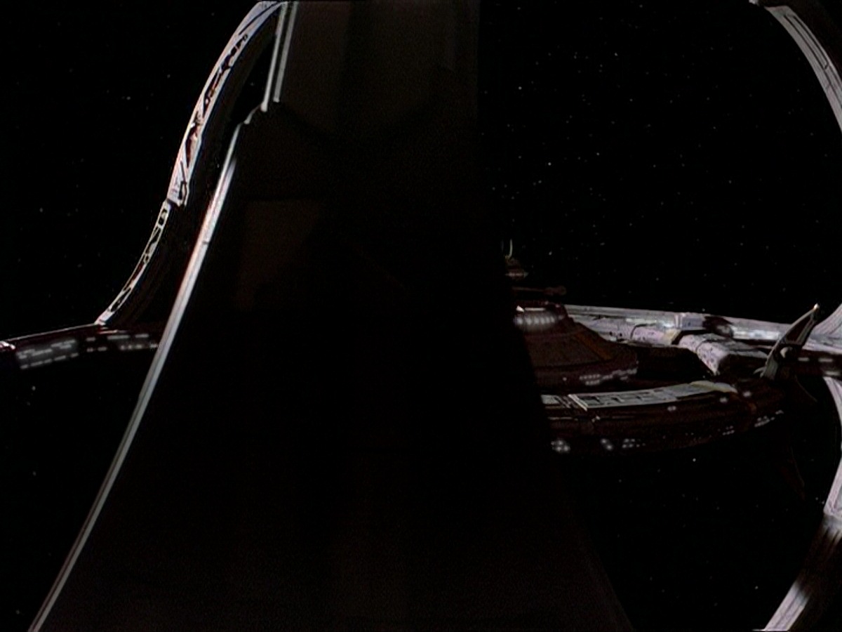 extant_StarTrek_DS9_7x23-ExtremeMeasures_0003.jpg