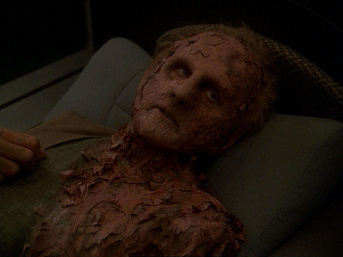 extant_StarTrek_DS9_7x23-ExtremeMeasures_0049.jpg