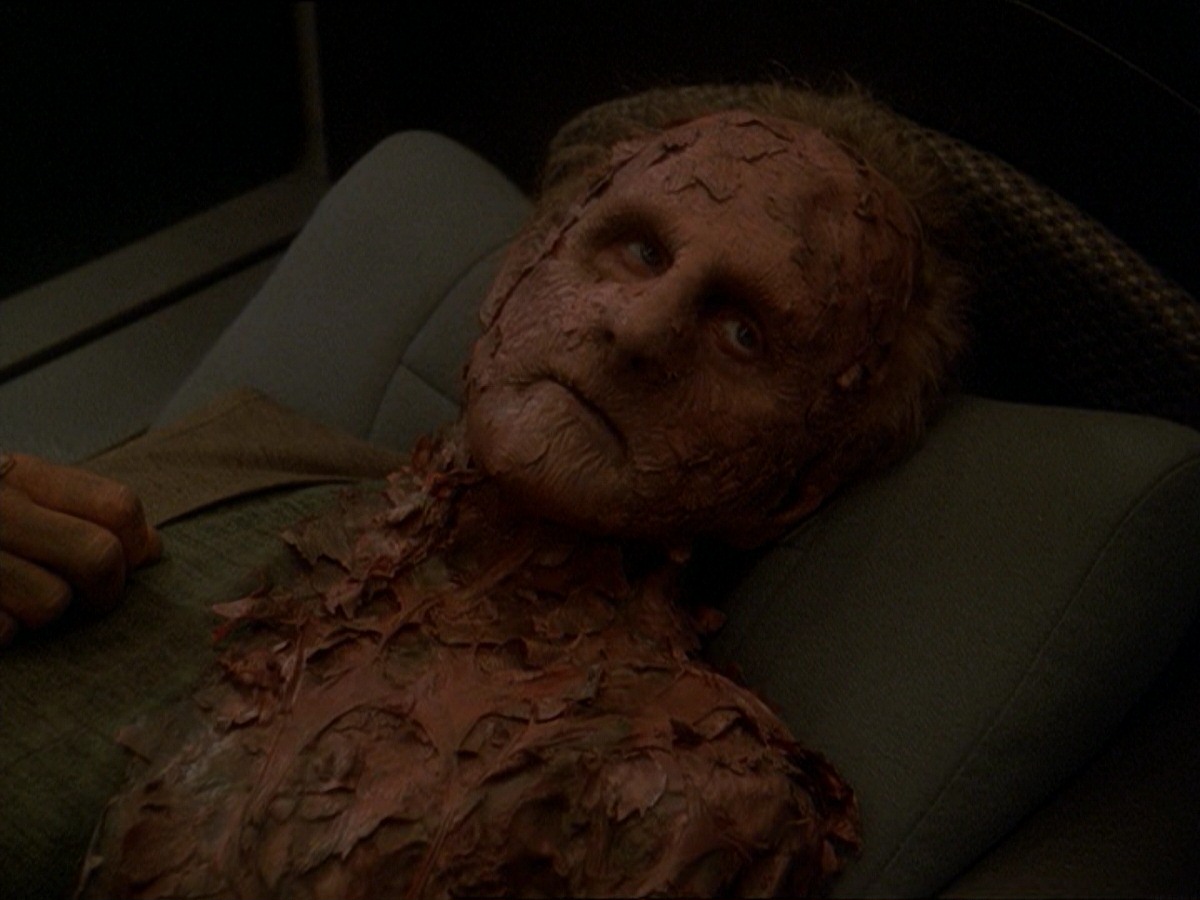 extant_StarTrek_DS9_7x23-ExtremeMeasures_0050.jpg