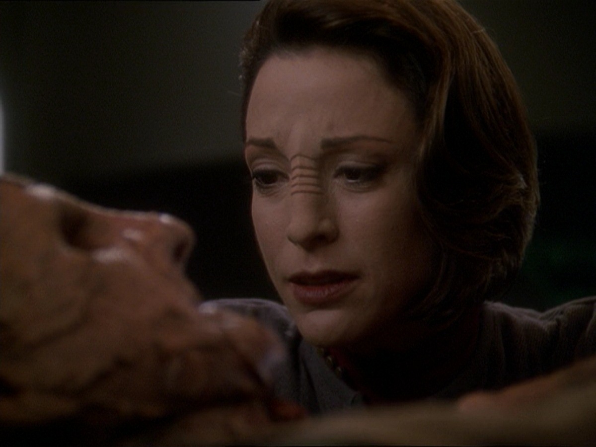 extant_StarTrek_DS9_7x23-ExtremeMeasures_0208.jpg