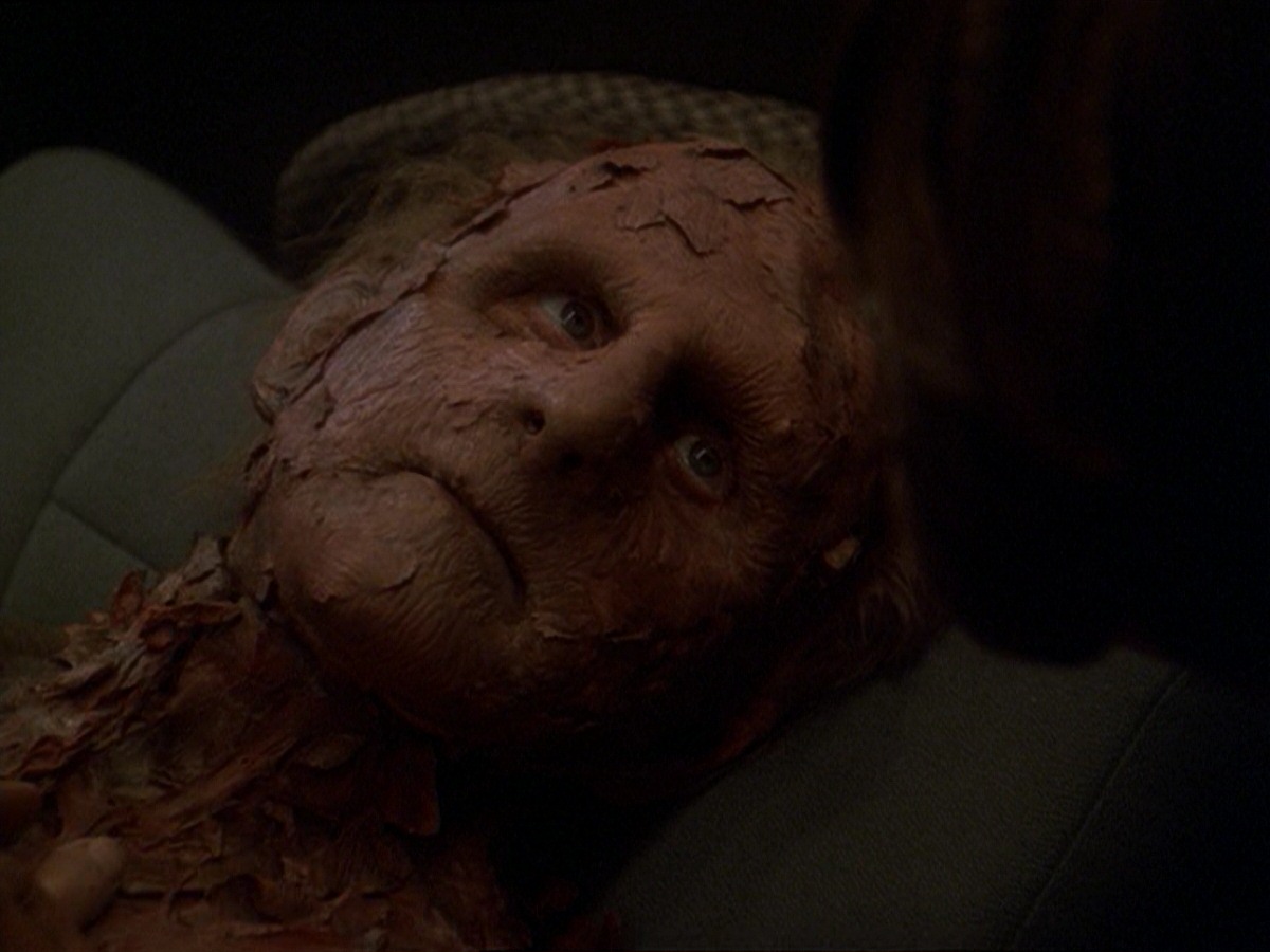 extant_StarTrek_DS9_7x23-ExtremeMeasures_0259.jpg