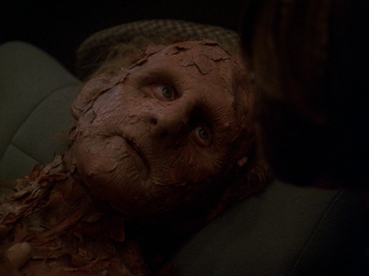 extant_StarTrek_DS9_7x23-ExtremeMeasures_0262.jpg