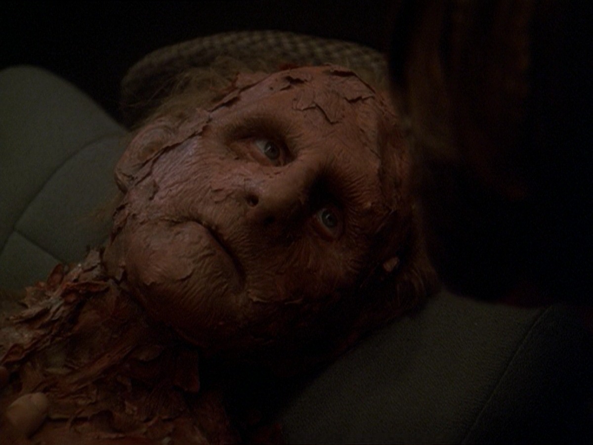 extant_StarTrek_DS9_7x23-ExtremeMeasures_0263.jpg